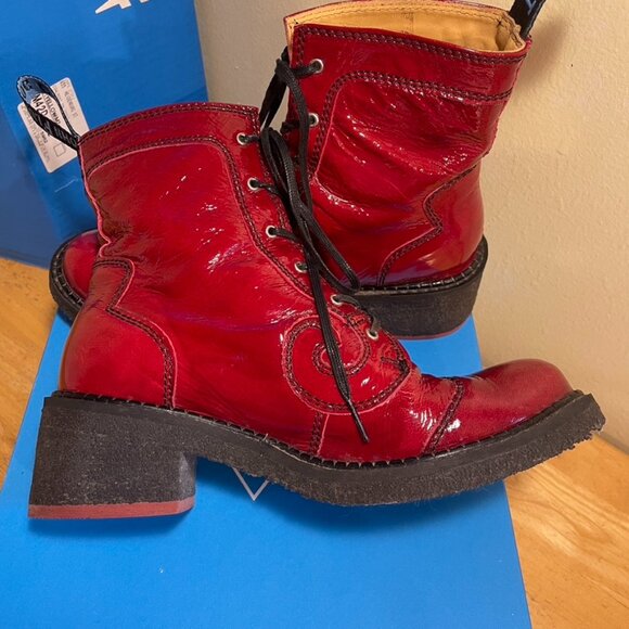 Fab Fluevog Slacker Tardy boots - Picture 3 of 11